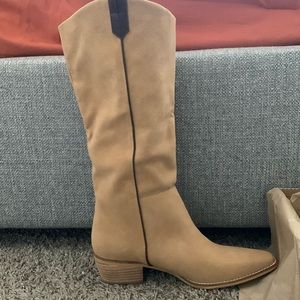 Tan western boot